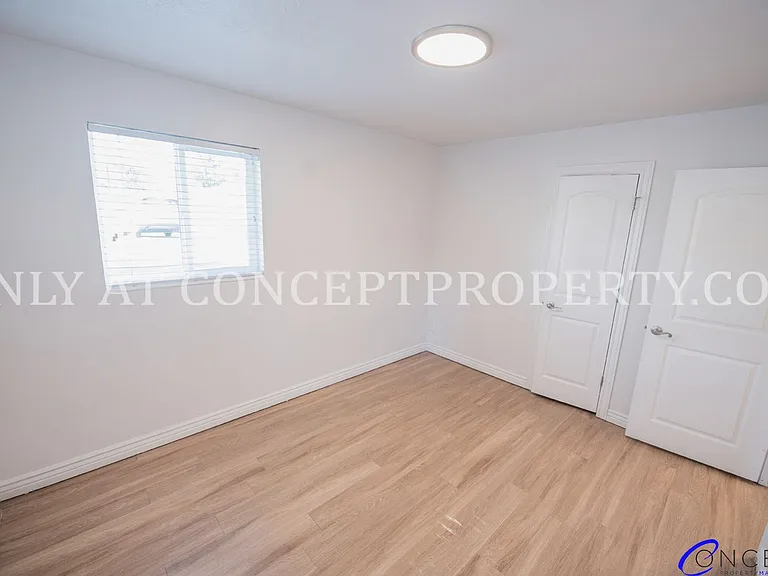 943-971 Chapel Dr — Photo 68