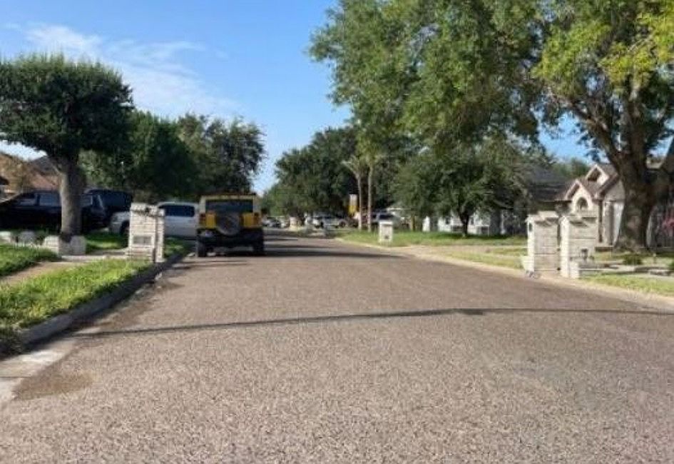 Exterior Neighborhood (street photo)