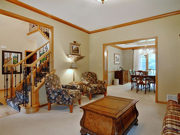 3rd image of 2615 Breckenridge Ln
