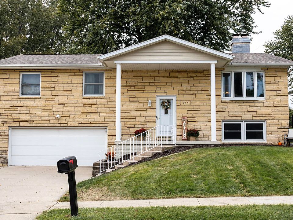 1st image of 983 Richards Rd