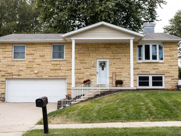 983 Richards Rd, Dubuque, IA 52003