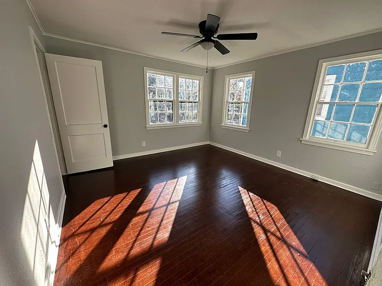 124 E Olive St — Photo 4