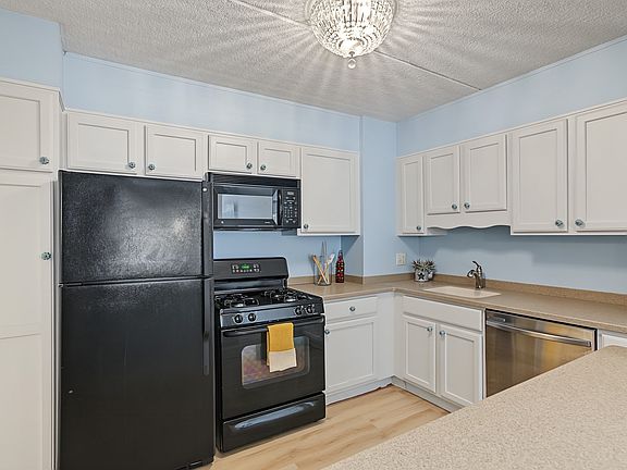 4th image of 1500 Worcester Rd APT 715