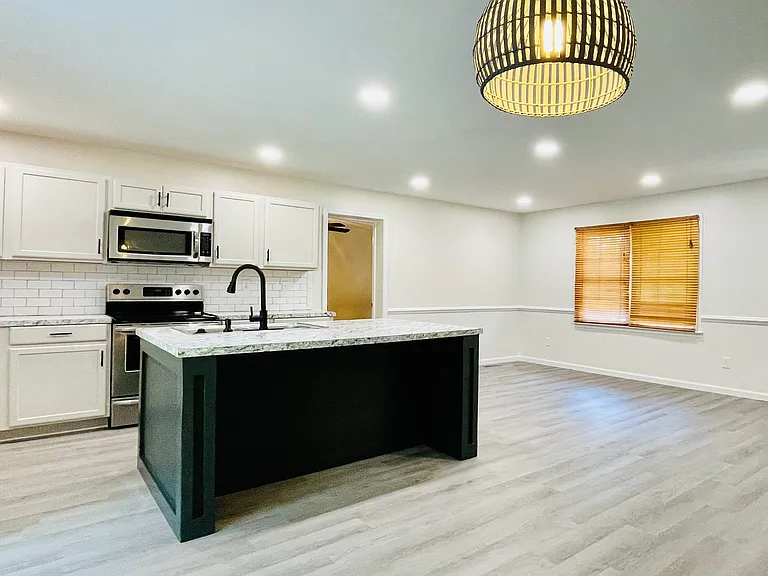 909 Meadow Dr — Photo 8