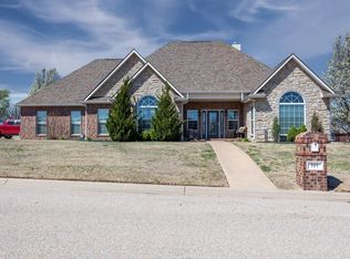 101 Murifield Dr, Arkansas City, KS 67005