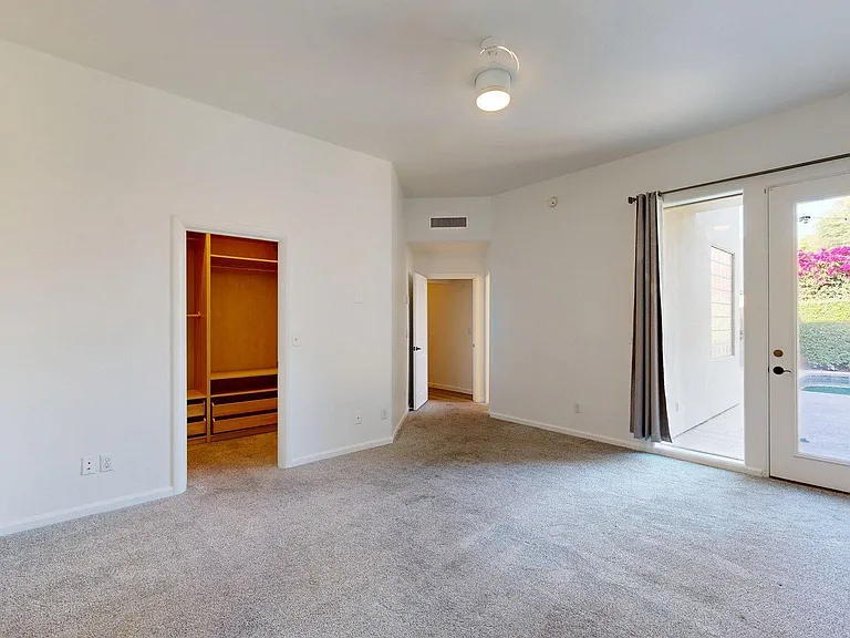 4537 E Devonshire Ave — Photo 11