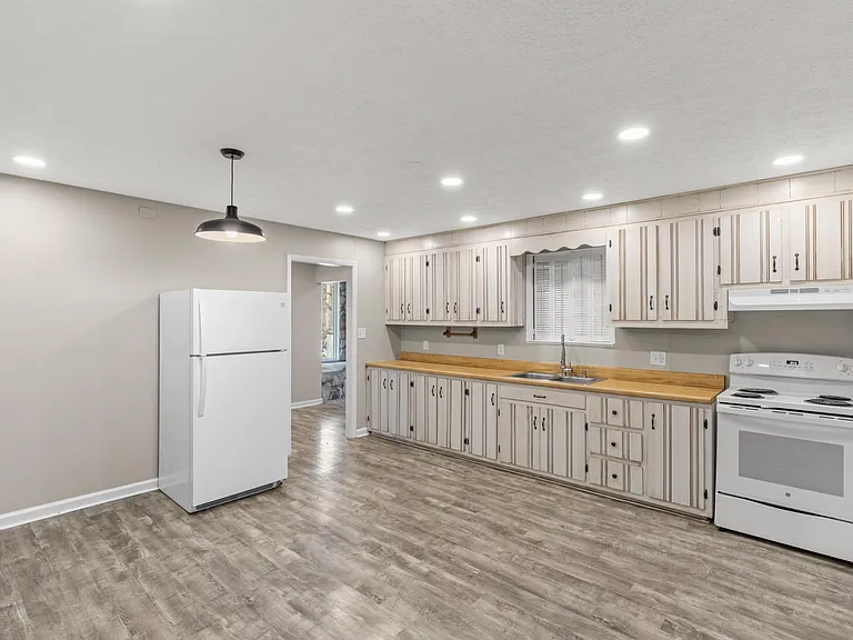 629 Ed Davis Rd — Photo 9