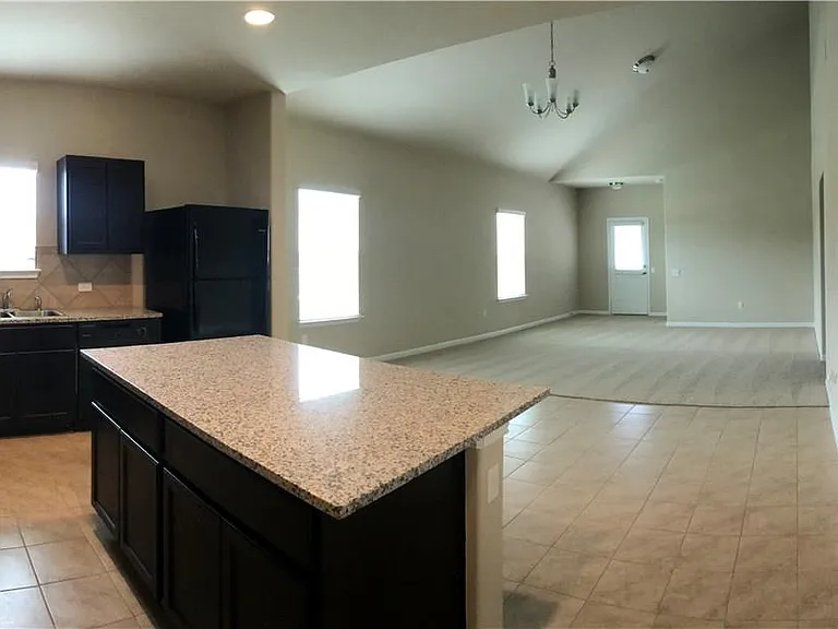 1532 Maier Dr — Photo 7