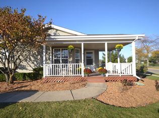 102 Derby Ln, Grayslake, IL 60030