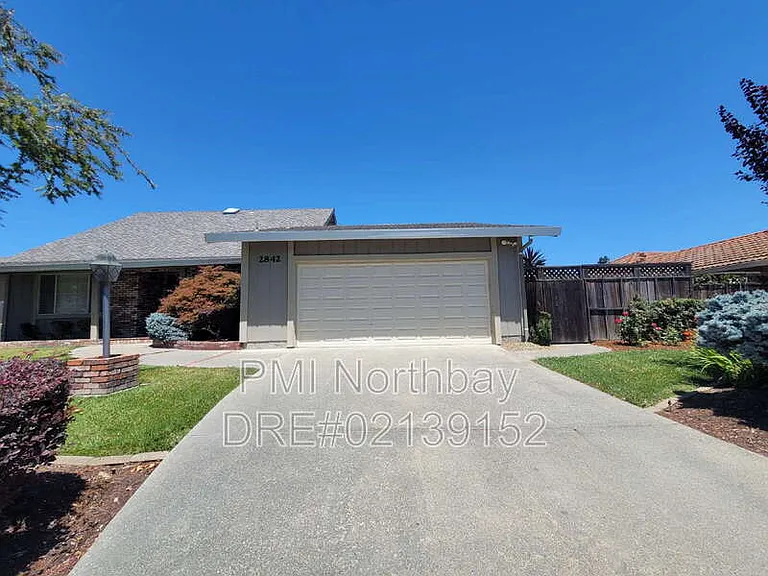 2842 Vista Grande — Photo 1