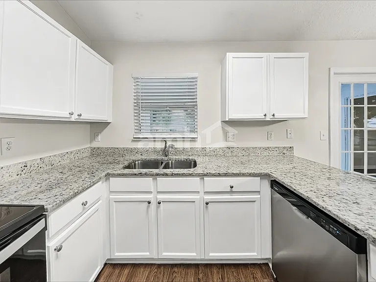 331 Valley Edge Dr — Photo 4