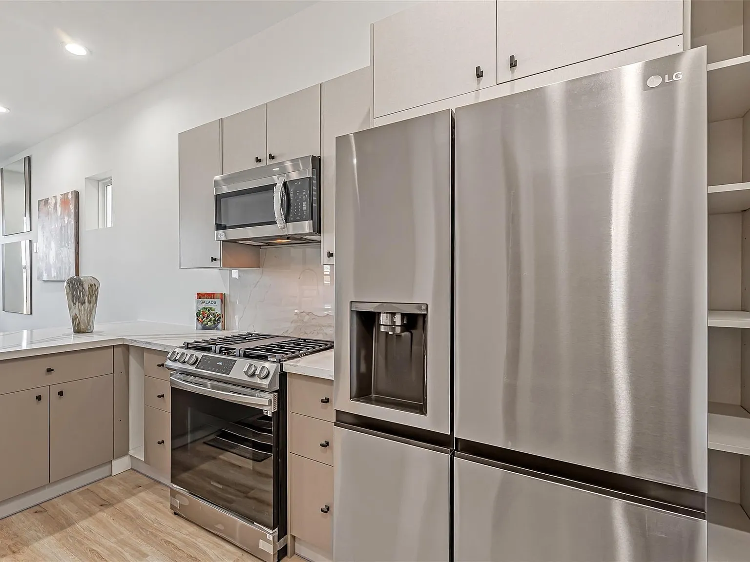4 bed, 2802 sqft, $2,700 — Photo 3