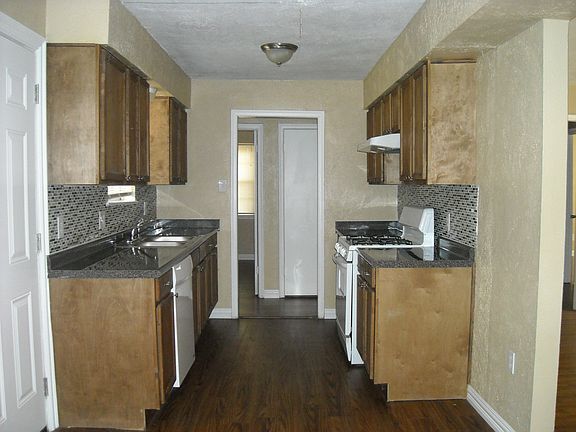 4th image of 501 Monica Dr