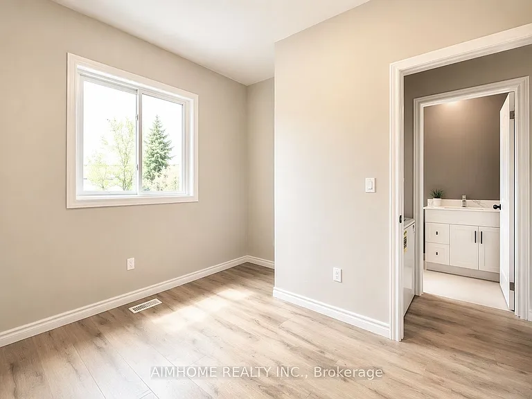 15 Waddington Cres #3 — Photo 10