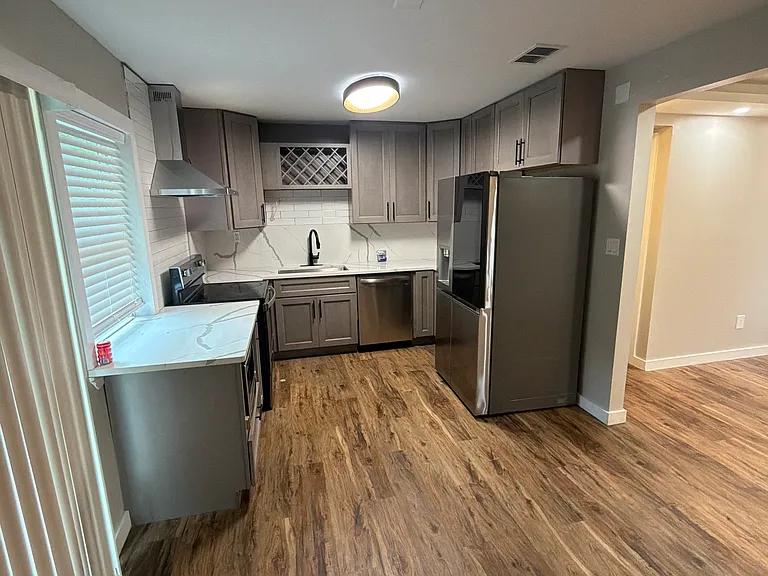 5621 Graymont Ln — Photo 10