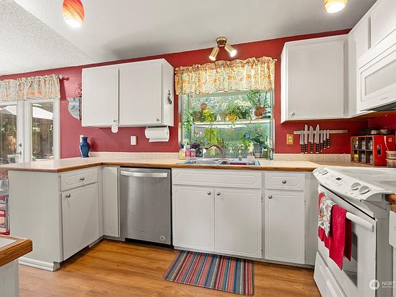 5th image of 11809 130th Avenue Ct E