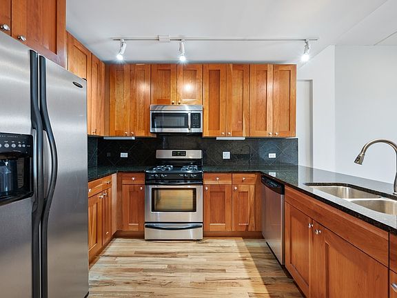 4th image of 657 W Fulton St Unit 510