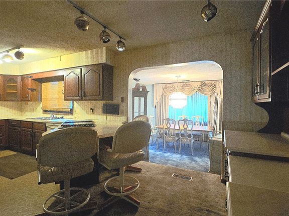 5th image of 2941 Regal Dr NW