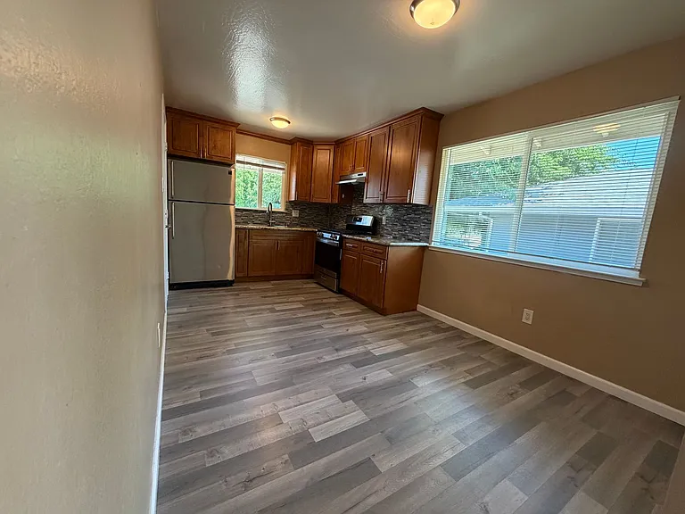 5725 Woodleigh Dr — Photo 24