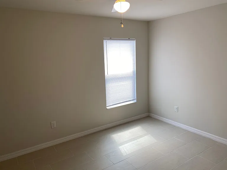 $250 move in special - 3 bedroom, 2 bath Duplex — Photo 10
