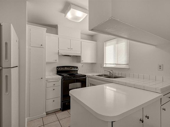 5th image of 10162 Park Cir E APT 2