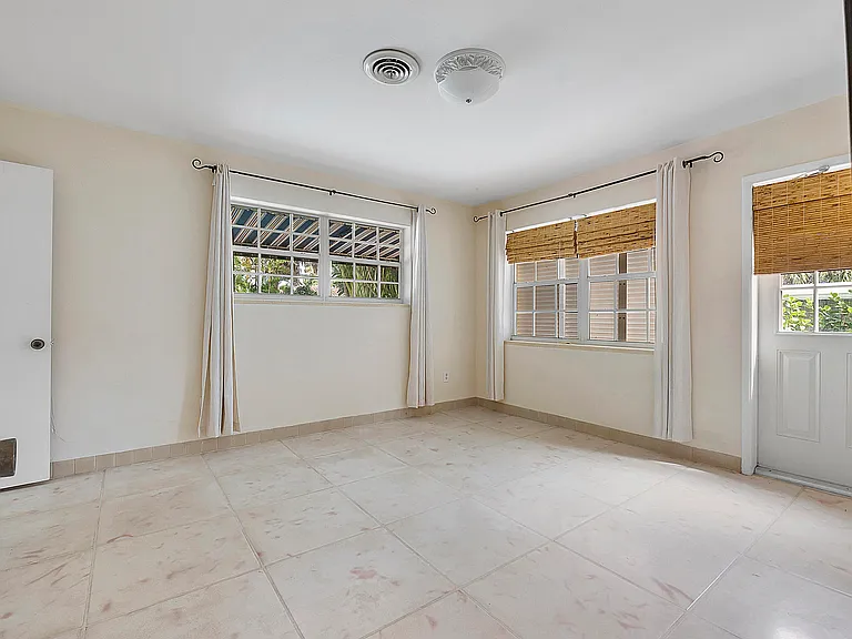 700 NE 26th Ave — Photo 31