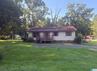 996 Davis St, Talladega, AL 35160