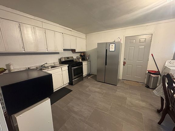 4th image of 30 Park Cir