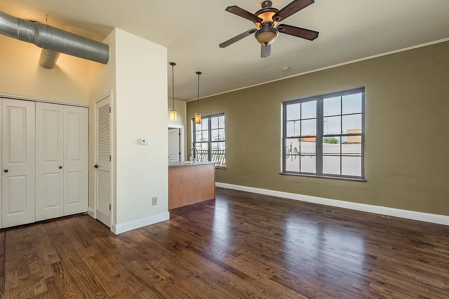 2 bed, 870 sqft, $1,850 — Photo 3