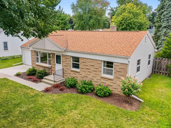812 Colonial Ave, Green Bay, WI 54304
