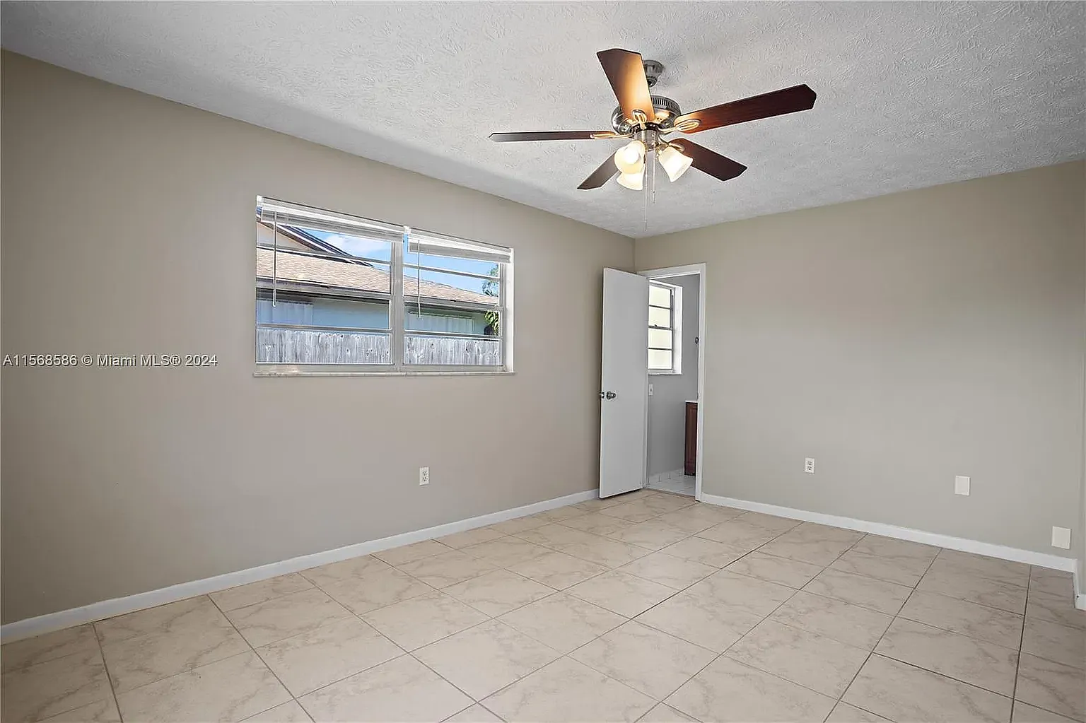 170 NW Curry St — Photo 2