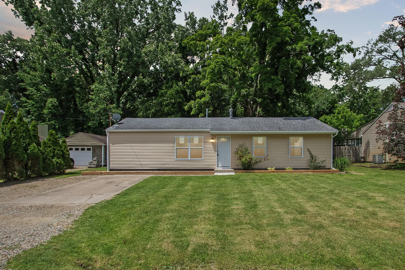 3454 Cambridge Ave photo 1