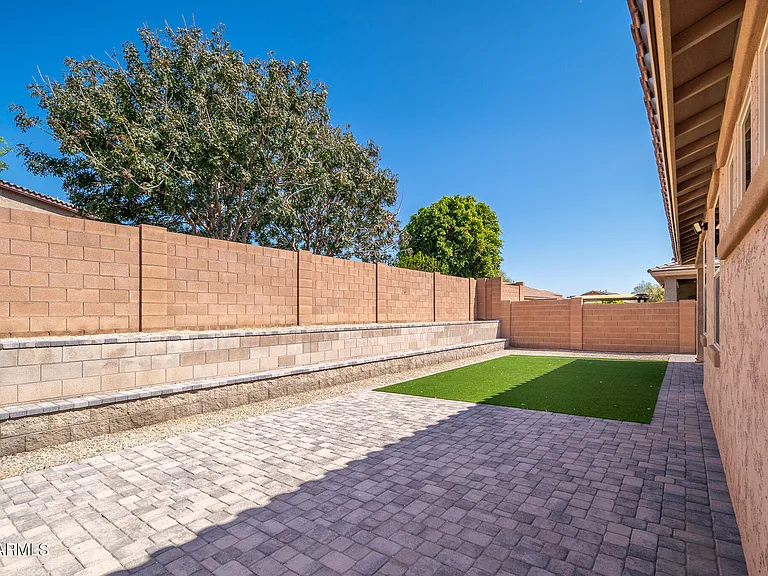 18338 W Getty Dr — Photo 27