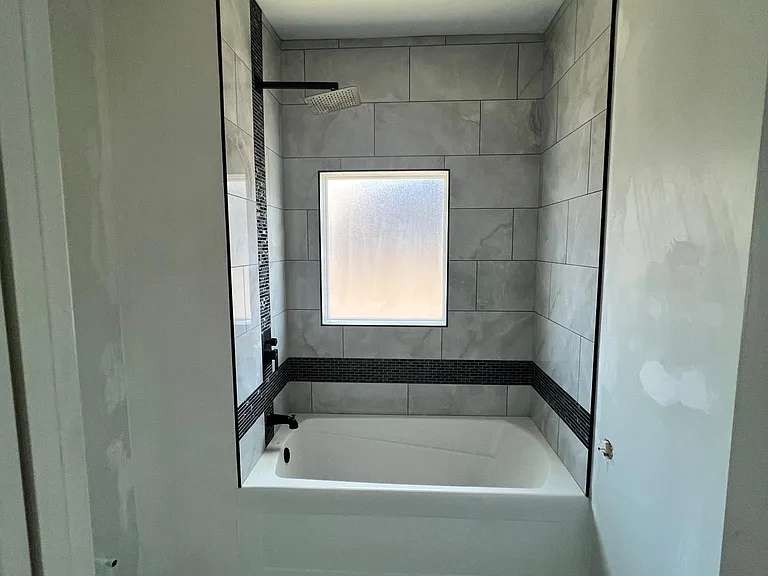 121 S 21st Ave — Photo 7