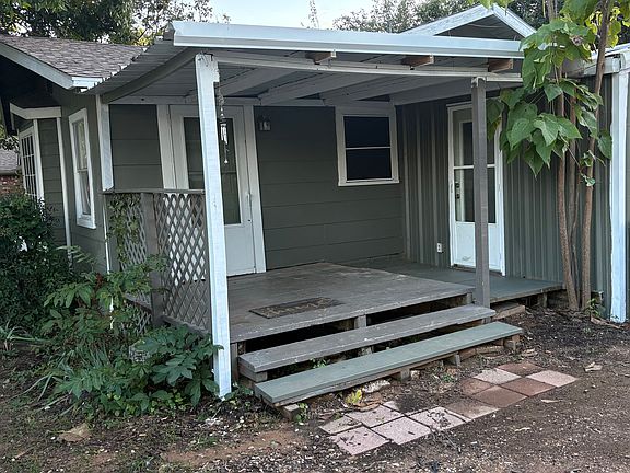 2nd image of 805 Driftwood Dr