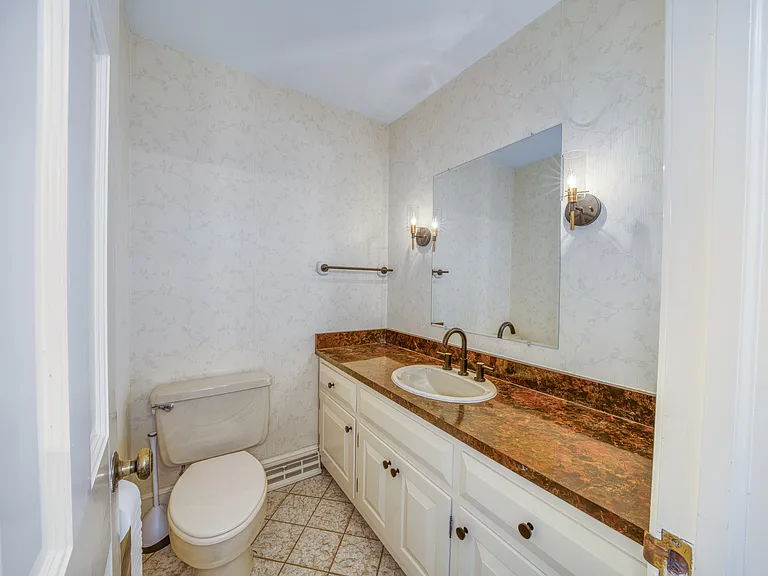 9720 Burnett Dr — Photo 36