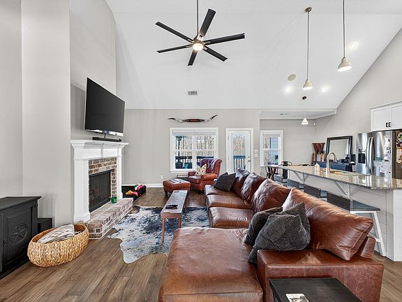 3rd image of 3076 Graylyn Lakes Dr
