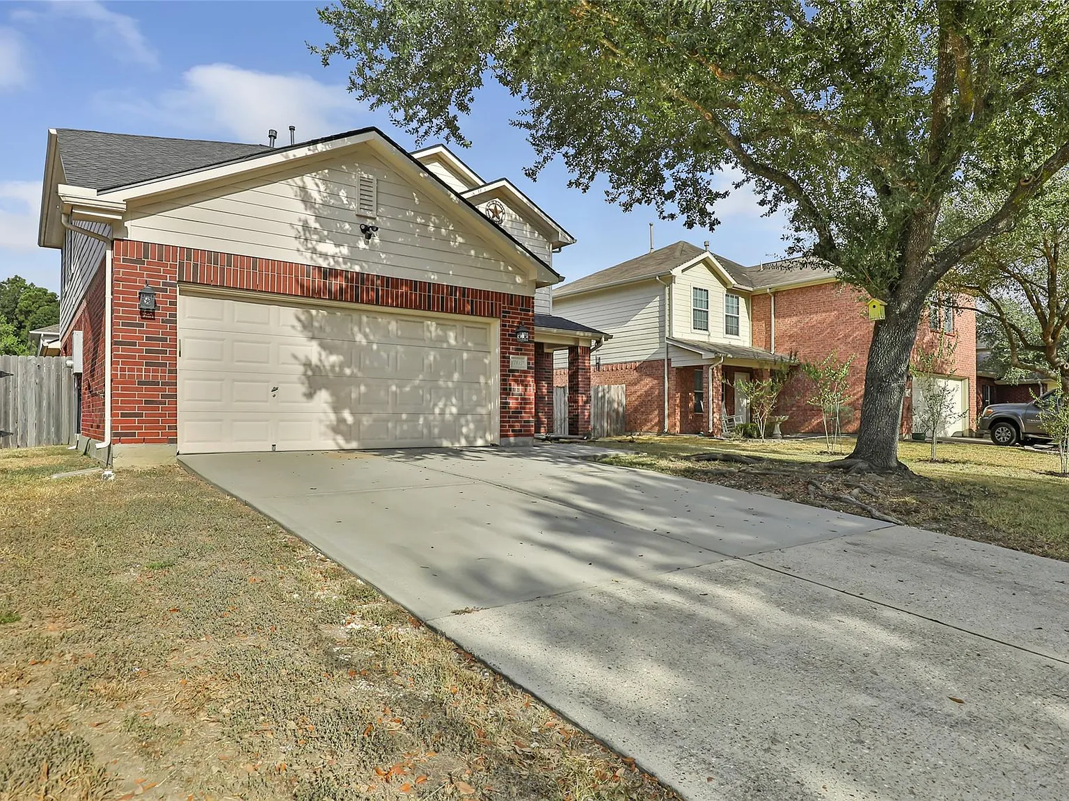 4 bed, 2.5 bath, 2336 sqft, $2,500 — Photo 2