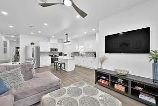 3 bed, 2.0 bath, 1244 sqft, $1,800 — Photo 2