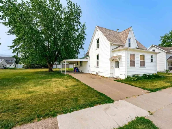 421 E 2nd St, Washington, IA 52353