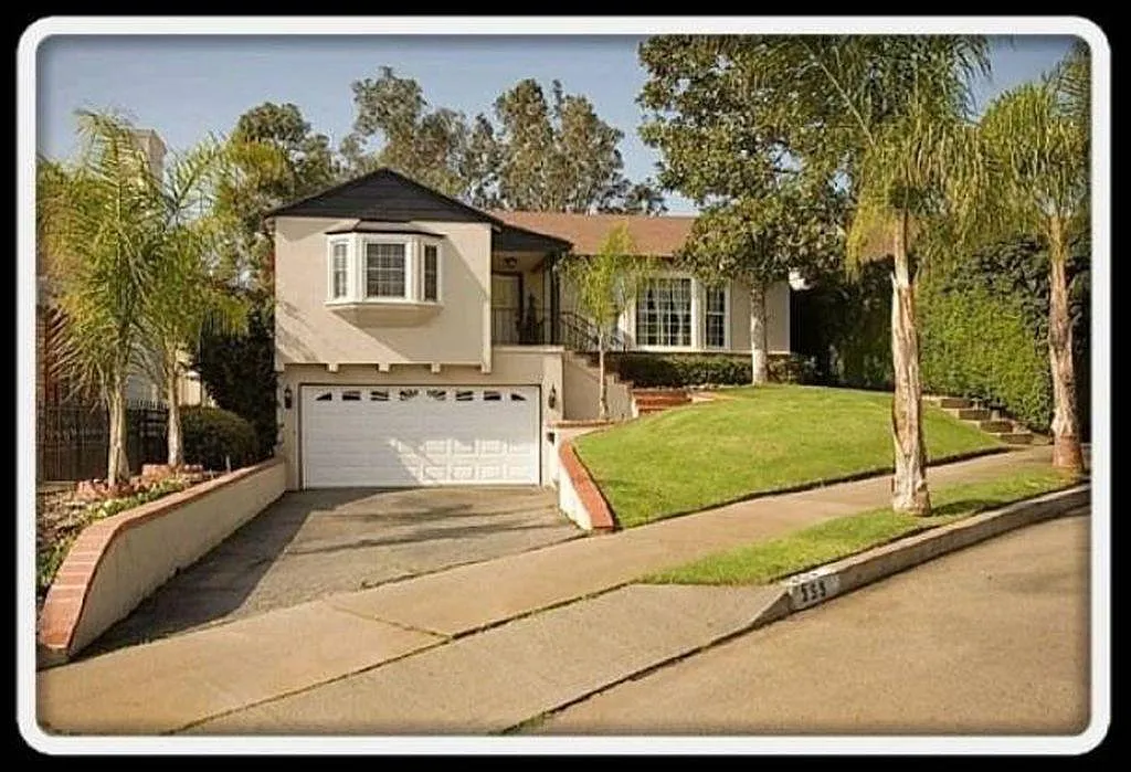 3 bed, 1691 sqft, $6,749 — Photo 3