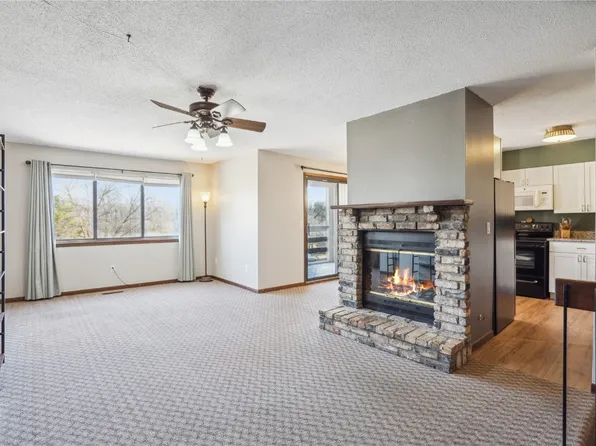 219 40th St Dr SE APT 102, Cedar Rapids, IA 52403