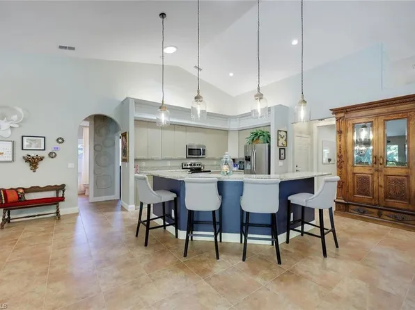 2039 Imperial CIR, NAPLES, FL 34110