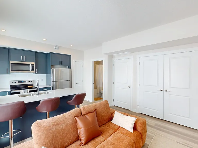 243 Seton Vlg SE — Photo 2