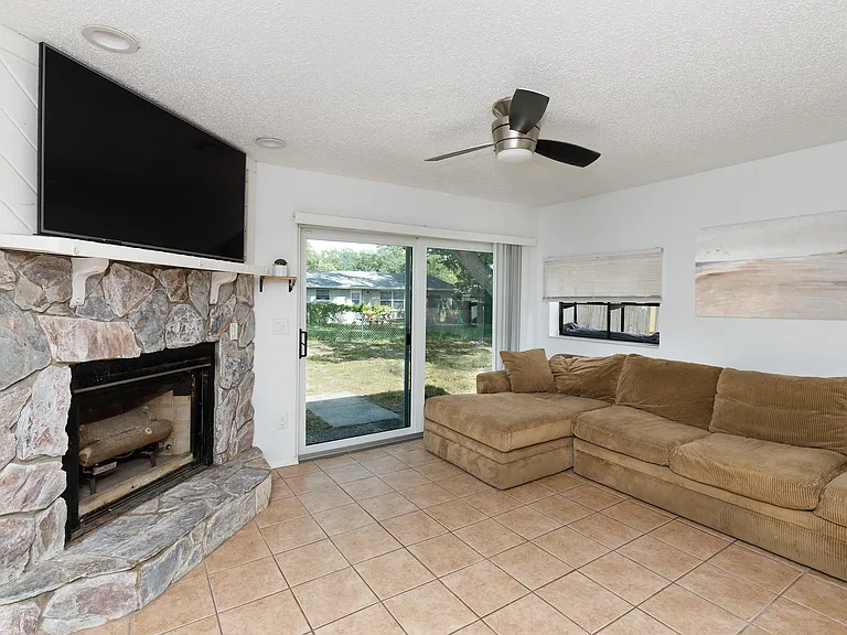 1041 Jadewood Ave — Photo 16