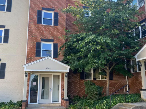 3045 Patrick Henry Dr, Falls Church, VA