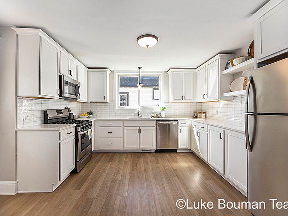 3rd image of 1418 Columbus Ave