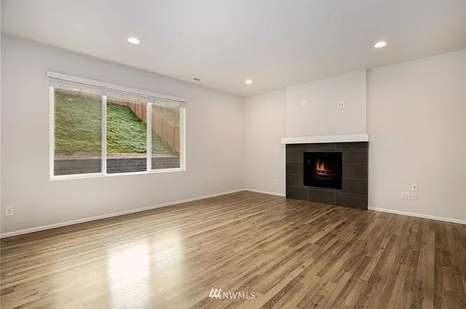 2730 Saga Ct NE — Photo 3