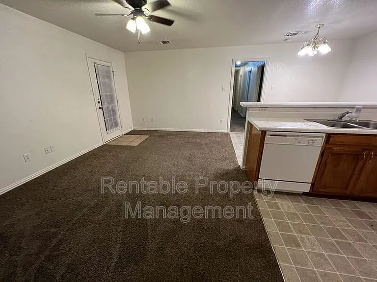 1104 Turkey Creek Ct #B — Photo 2