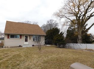 4455 S 47th St, Greenfield, WI 53220